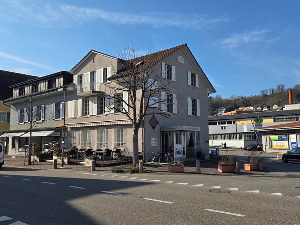 Charmante 3-Zimmer-Dachwohnung an der Hauptstrasse in Niedergösgen 1