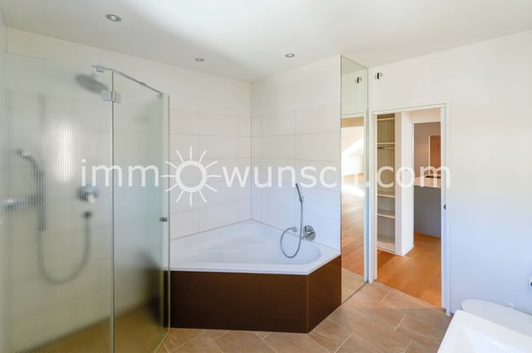 Bijou 4 ½ Zimmer Dach-Wg. mit Liftzugang, B&O Anlage, 3 PP, Wirtschaftsraum & Keller 8