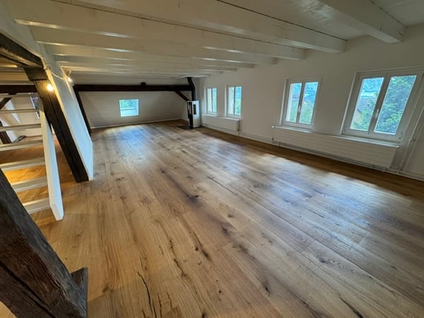 Charmante 4.5-Zimmer-Dachwohnung im historischen Altbau in Walchwil 2