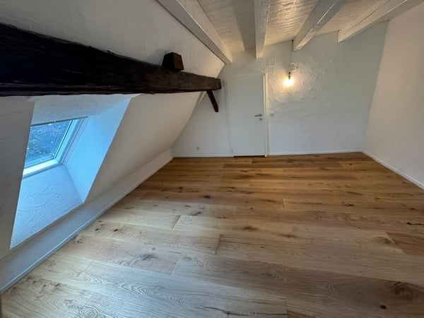 Charmante 4.5-Zimmer-Dachwohnung im historischen Altbau in Walchwil 11