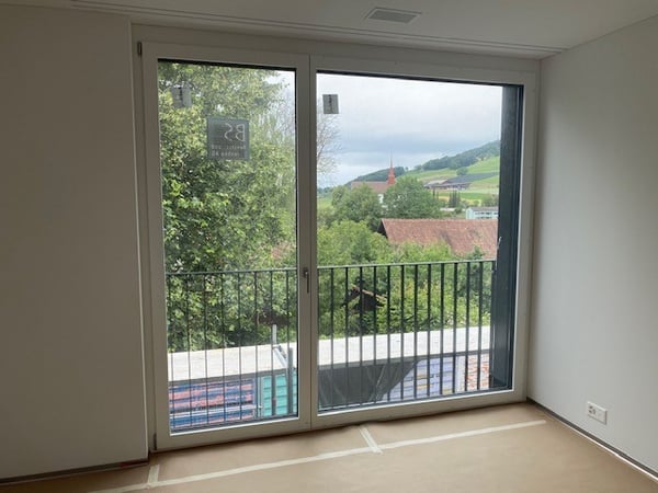 Erstvermietung: Topmoderne Wohnung im Eigentum Standard, Minergie effizient mit Solarstrom 13