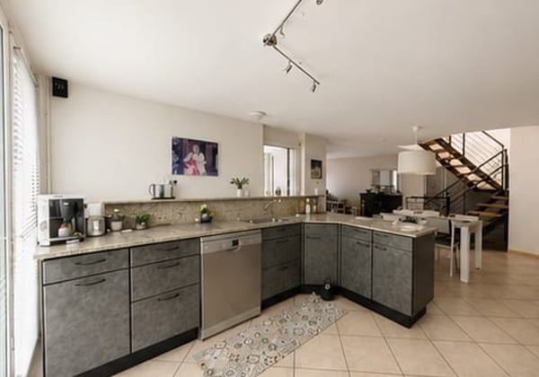 Maison mitoyenne triplex moderne à La Chaux-de-Fonds – 6 pièces avec garage et belle vue 5