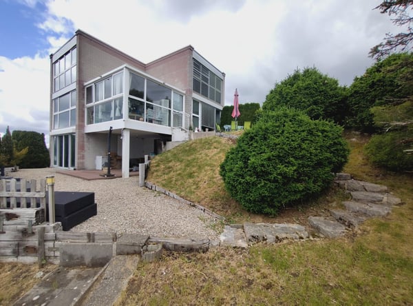 Maison mitoyenne triplex moderne à La Chaux-de-Fonds – 6 pièces avec garage et belle vue 2