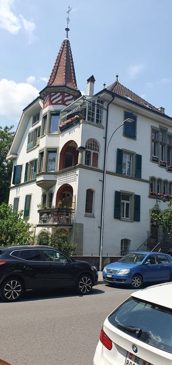 Charmante 3.5-Zimmer-Dachwohnung an der Wabernstrasse in Bern 1