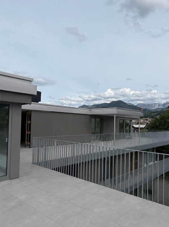 eine 2.5, drei 3.5 und eine 4.5 Zimmerwohnungen im Neubau MFH Alpina 5