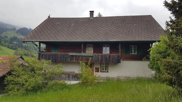 Charmantes 7.5-Zimmer-Einfamilienhaus in Erlenbach im Simmental – Traditionelles Schweizer Holzhaus 4