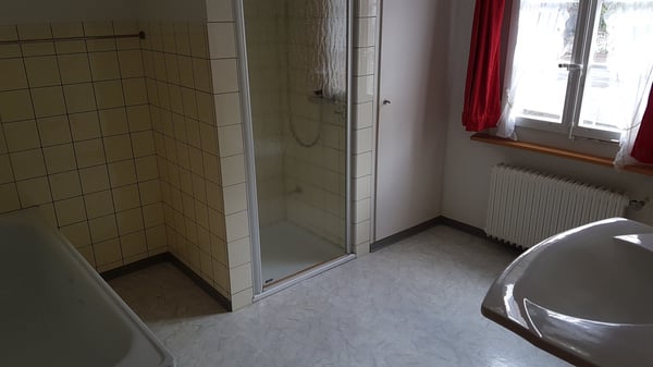 Charmantes 7.5-Zimmer-Einfamilienhaus in Erlenbach im Simmental – Traditionelles Schweizer Holzhaus 11