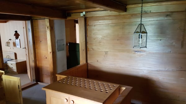 Charmantes 7.5-Zimmer-Einfamilienhaus in Erlenbach im Simmental – Traditionelles Schweizer Holzhaus 9
