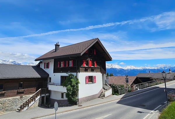 Maison villageoise avec studio indépendant au cœur de Nax Mont-Noble 1