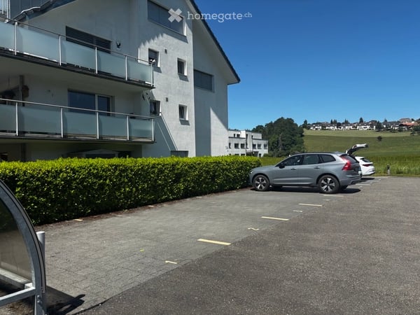Attraktive EG-Gartenwohnung (Eigentumsstandard) mit grossem Balkon und Garten 2