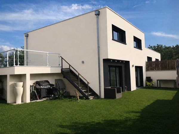 TRES BELLE MAISON MODERNE 170m2 AVEC JARDIN ET STUDIO INDEPENDANT, PROCHE GENEVE 1