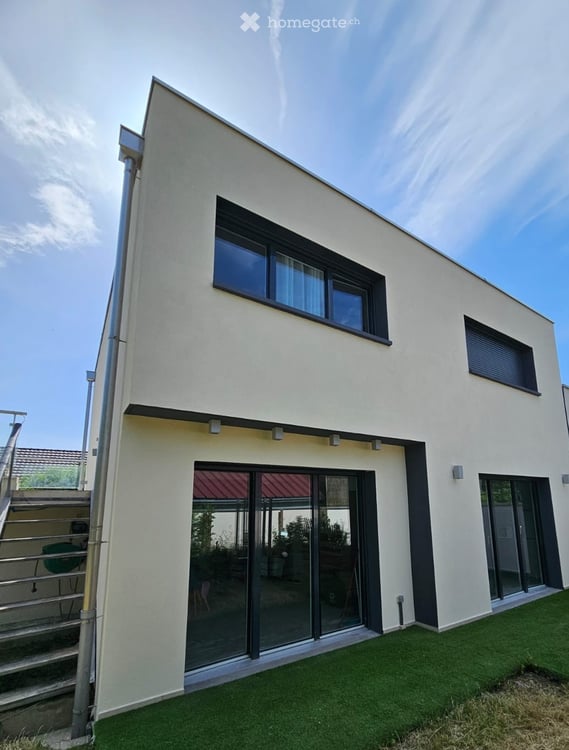 TRES BELLE MAISON MODERNE 170m2 AVEC JARDIN ET STUDIO INDEPENDANT, PROCHE GENEVE 18