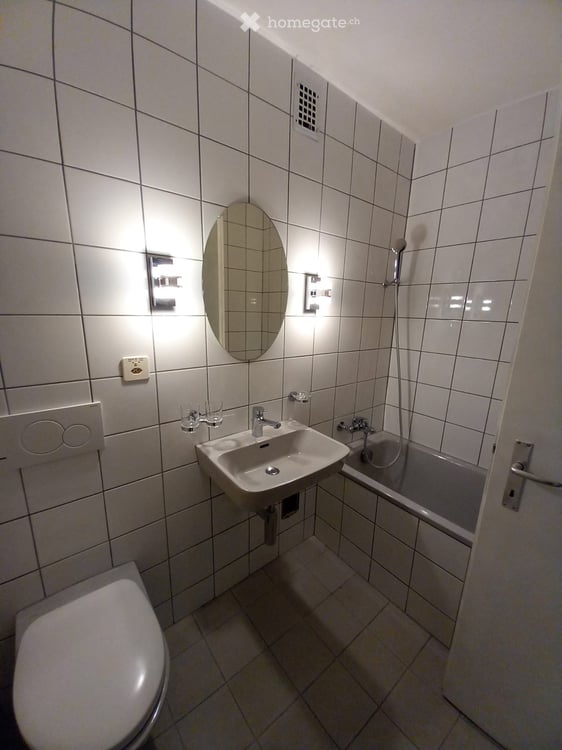 Studio lumineux avec balcon à Broc - disponible de suite 2
