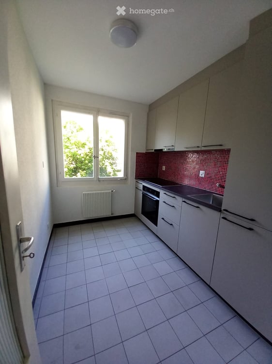 Studio lumineux avec balcon à Broc - disponible de suite 3