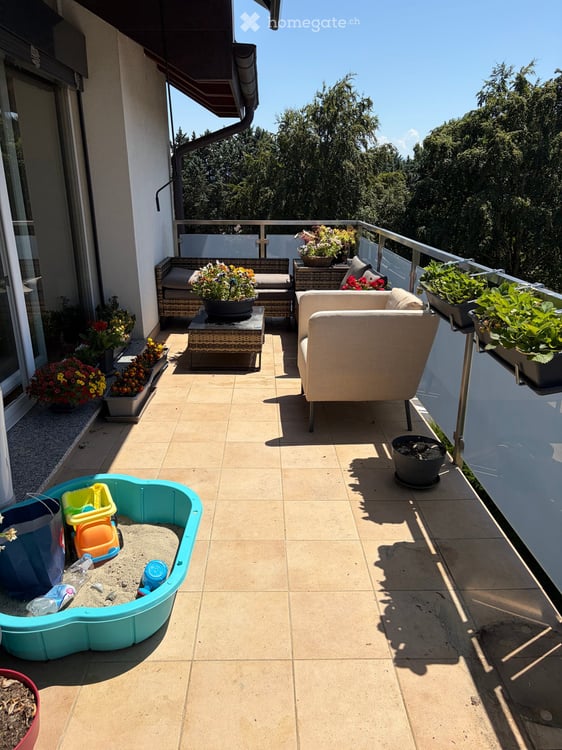 Appartement lumineux de 3,5 pièces avec balcon à Eysins 2