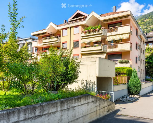 4½-Zimmer-Wohnung mit Renovationspotenzial, Gestaltungsspielraum und sofortigem Bezug in Glis 1