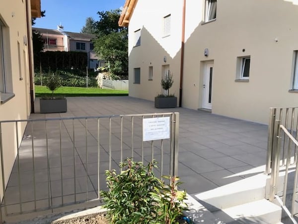 Villa contiguë moderne de 5.5 pièces à St-Aubin FR 2