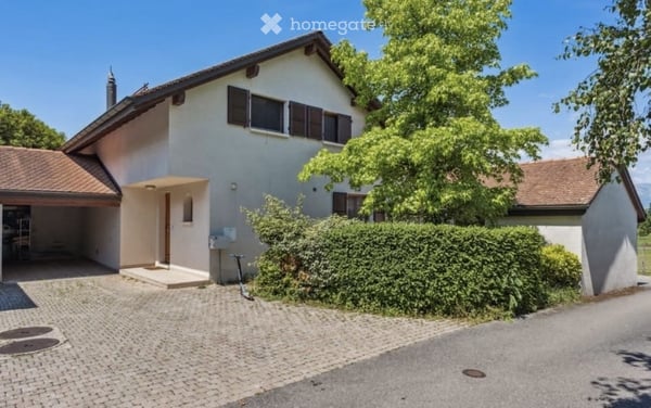 Spacieuse maison familiale de 8 pièces à Soral avec vue et jardin 4