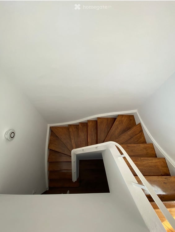 Majestueuse maison ancienne de 7 pièces rénovée à Corcelles NE 17