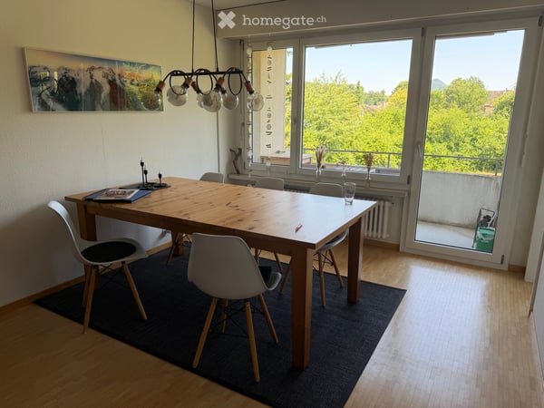 5.5-Zimmer-Wohnung im Grünen (und doch zentral) mit Balkon und schöner Aussicht in Baden 2
