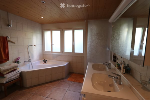 4 1/2 Zimmer DEF-Haus mit separater Studiowohnung und Garten auf der Sonnenterrasse von Thun 3