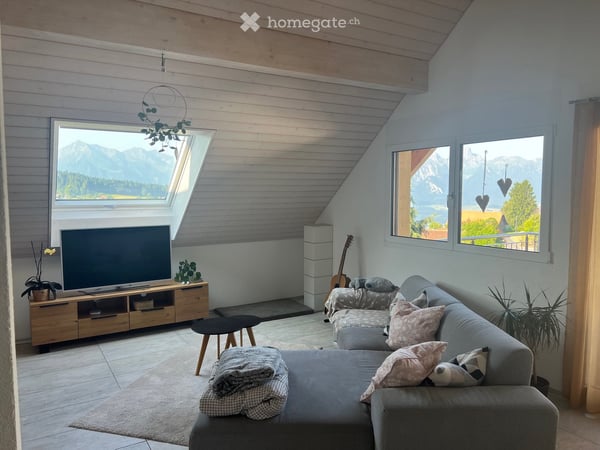 Charmante 3.5-Zimmer-Dachwohnung mit Bergblick in Goldiwil (Thun) mit späterer Kaufoption 2