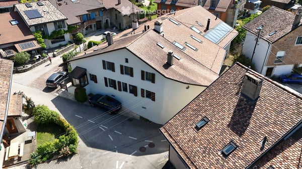 Maison de charme et authentique du 17ème siècle au cœur du bourg avec jardin et terrasse 1