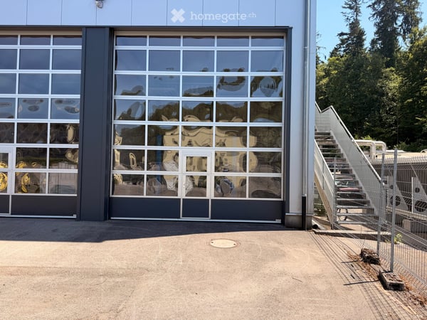 Geräumige Werkstatt mit hohen Decken in Wohlenschwil 3