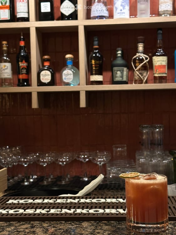 BAR À COCKTAILS & RESTAURATION LIFESTYLE À REMETTRE – GENÈVE 1