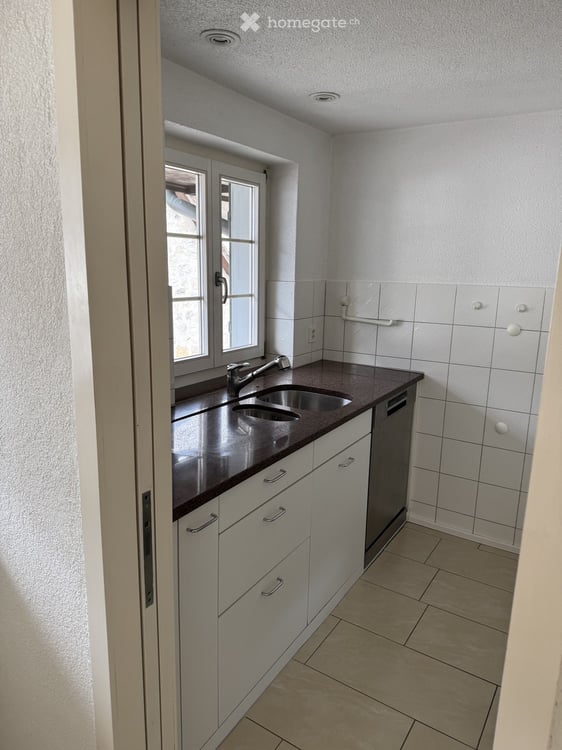 Charmante 3-Zimmer-Altbauwohnung mit Balkon in Näfels, Glarus Nord 5