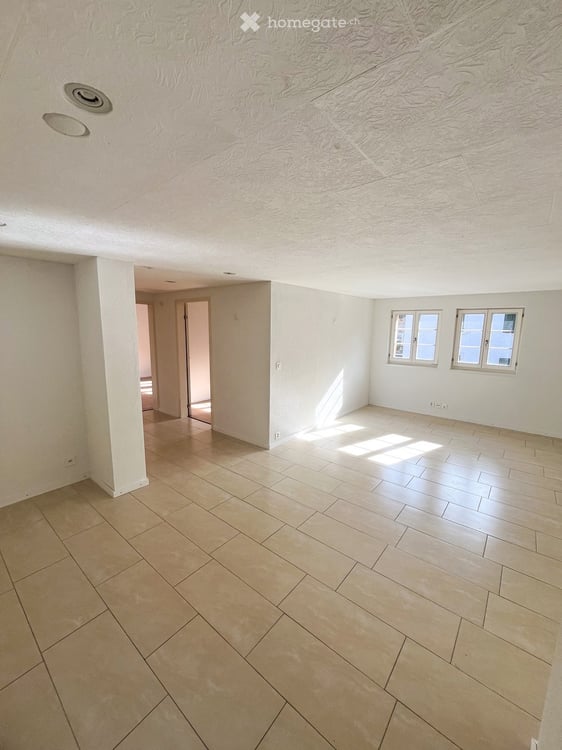 Charmante 3-Zimmer-Altbauwohnung mit Balkon in Näfels, Glarus Nord 4