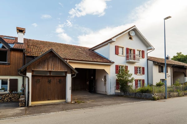 Maison de 6 pièces avec grand jardin à Pleigne 1