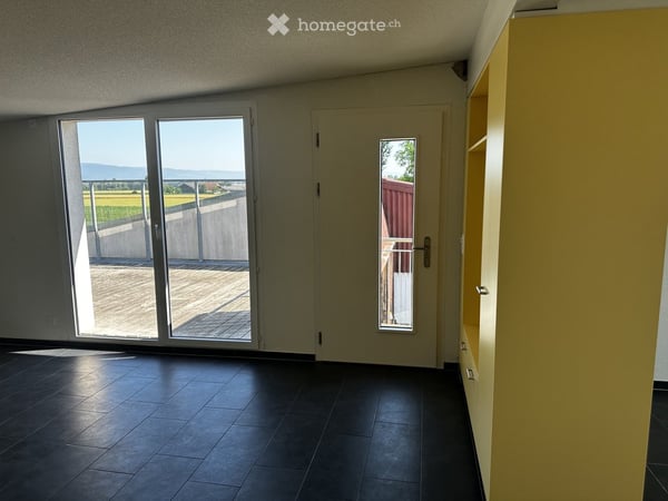 Charmante 4.5-Zimmer-Wohnung mit Terrasse im grünen und herrlicher Aussicht in Fräschels 10