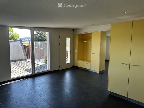 Charmante 4.5-Zimmer-Wohnung mit Terrasse im grünen und herrlicher Aussicht in Fräschels 6