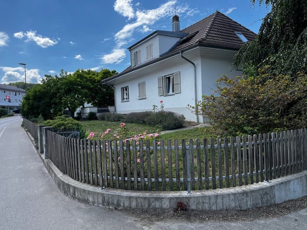 Charmante 5-Zimmer-Wohnung mit Balkon, Hobbyraum und Garten in Finsterhennen 2