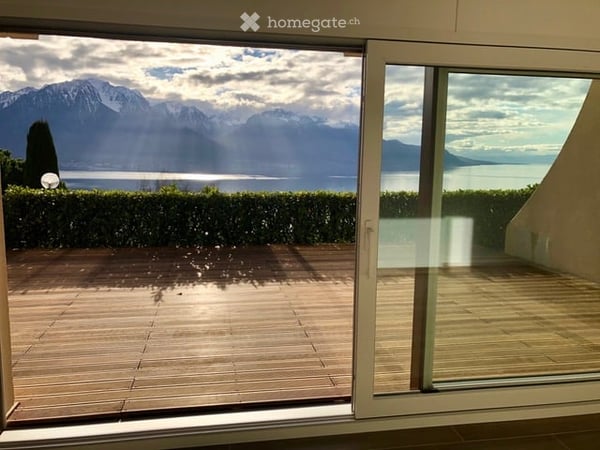 Charming 2.5-room apartment with stunning lake and mountain views in Chernex 7