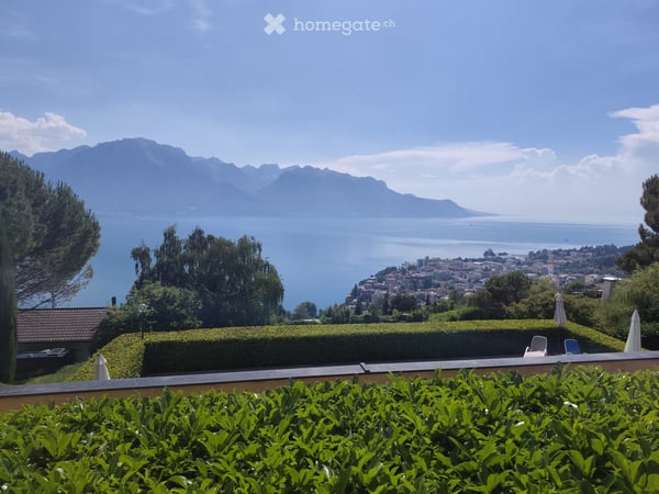Charming 2.5-room apartment with stunning lake and mountain views in Chernex 1