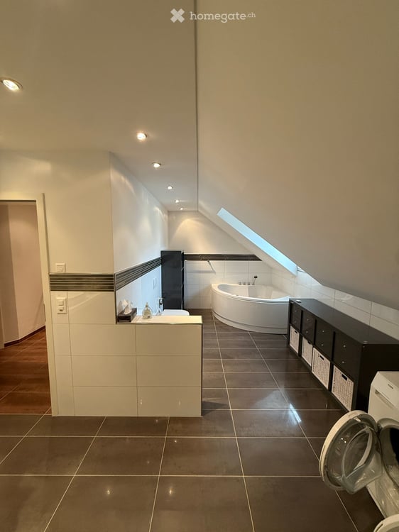 Grosszügige 5½-Zimmer-Maisonettewohnung mit Cheminée, Privatgarten und ausgebautem Dachgeschoss 5
