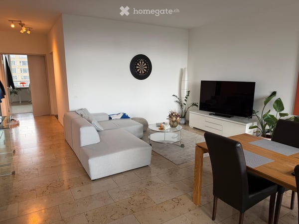 MitbewohnerIn gesucht für 4.5-Zimmer Wohnung (luxuriös, 13. Stock) 1