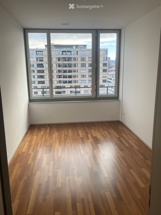 MitbewohnerIn gesucht für 4.5-Zimmer Wohnung (luxuriös, 13. Stock) 5