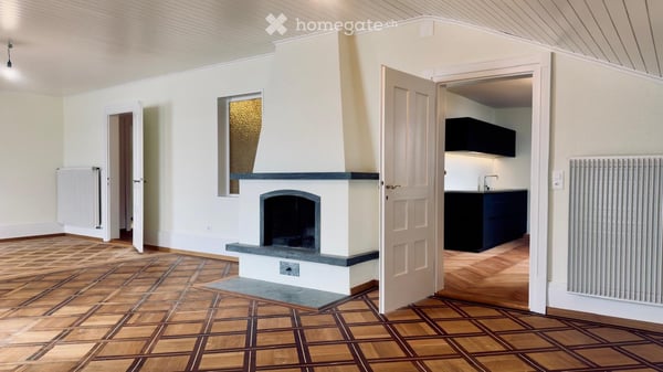 Besondere 4-Zimmer-Wohnung mit Geschichte, Seeblick und eigenem Badeplatz in Gunten 3