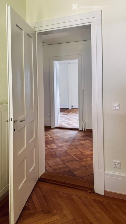 Besondere 4-Zimmer-Wohnung mit Geschichte, Seeblick und eigenem Badeplatz in Gunten 16