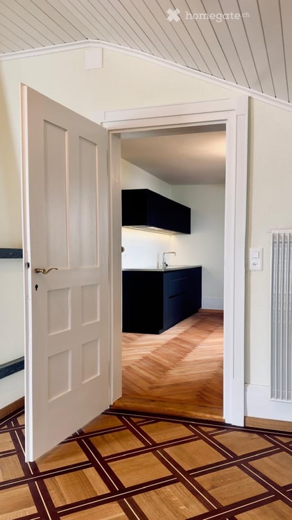 Besondere 4-Zimmer-Wohnung mit Geschichte, Seeblick und eigenem Badeplatz in Gunten 10
