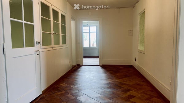 Besondere 4-Zimmer-Wohnung mit Geschichte, Seeblick und eigenem Badeplatz in Gunten 12