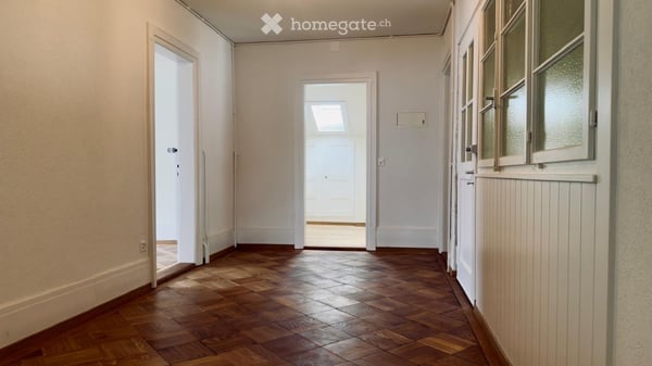 Besondere 4-Zimmer-Wohnung mit Geschichte, Seeblick und eigenem Badeplatz in Gunten 13