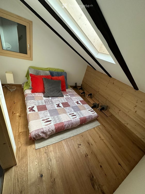 Charmante 2.5-Zimmer-Dachwohnung in Ausserbinn – frisch renoviert 3
