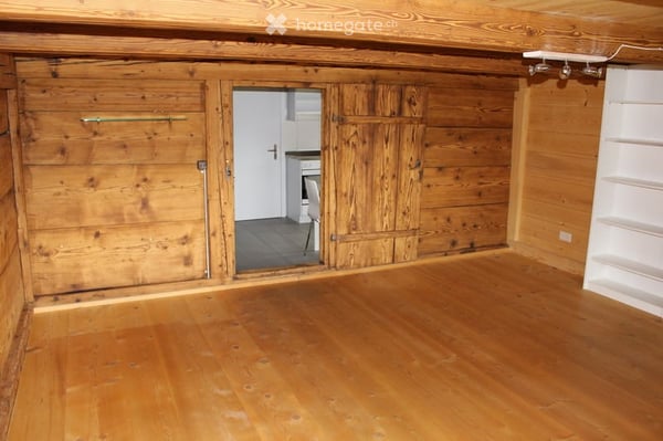 Charmantes 1.5-Zimmer-Holzhaus mit Balkon und Bergblick in Oberstocken 3