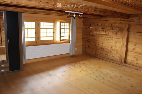 Charmantes 1.5-Zimmer-Holzhaus mit Balkon und Bergblick in Oberstocken 4