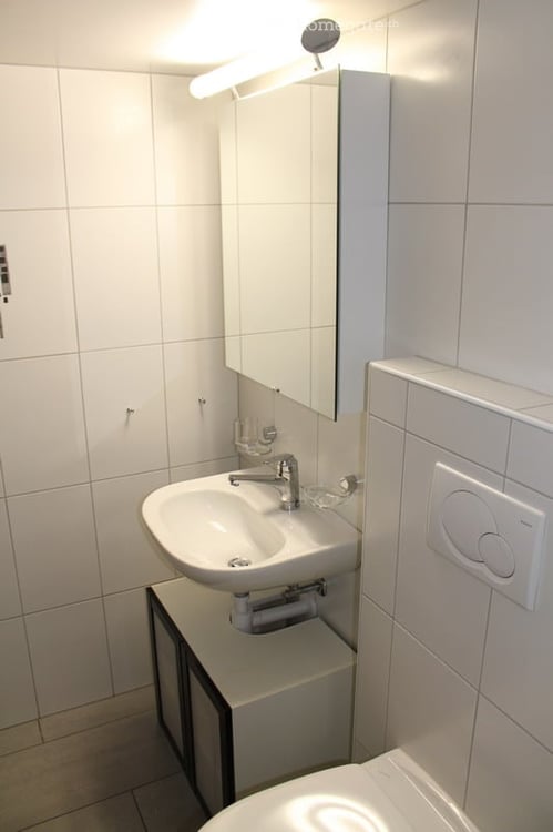 Charmantes 1.5-Zimmer-Holzhaus mit Balkon und Bergblick in Oberstocken 8