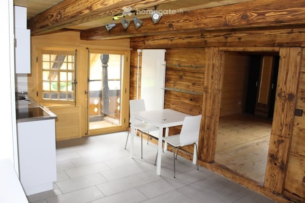 Charmantes 1.5-Zimmer-Holzhaus mit Balkon und Bergblick in Oberstocken 2